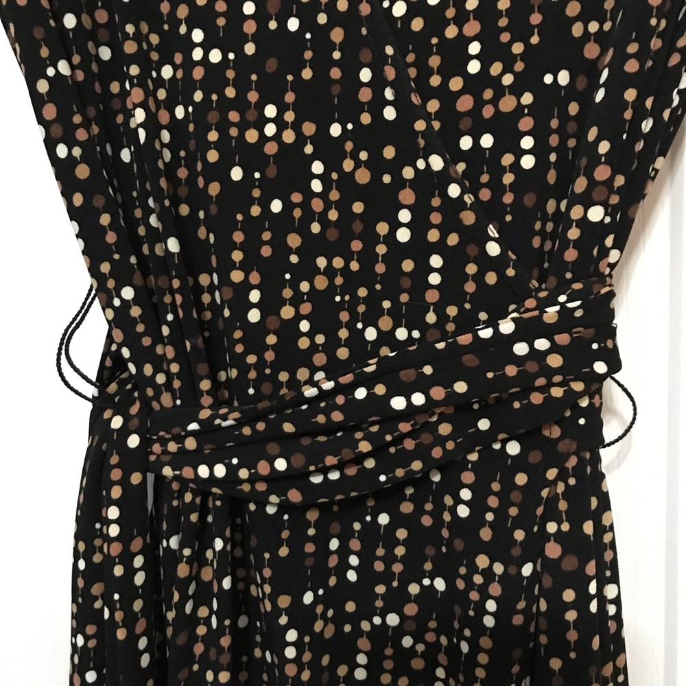 Tiana B. True wrap around dress. Size small. Wash and wear. Transitional - Picture 4 of 7